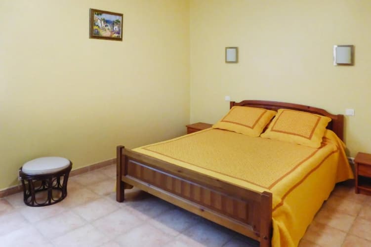 Country House With Private Terrace, Beaucaire