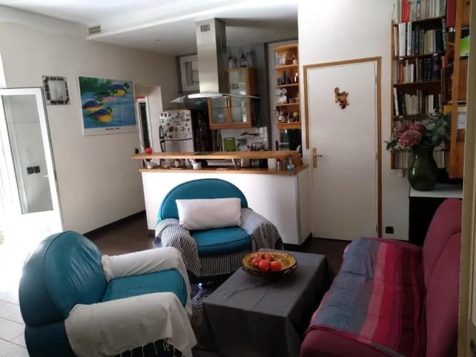 cosy rare 2 bedroom apartment around a private garden