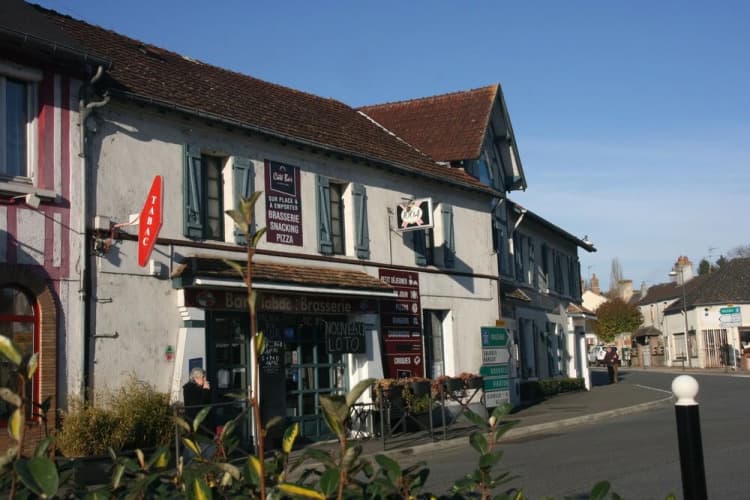 Au Bord Du Monde