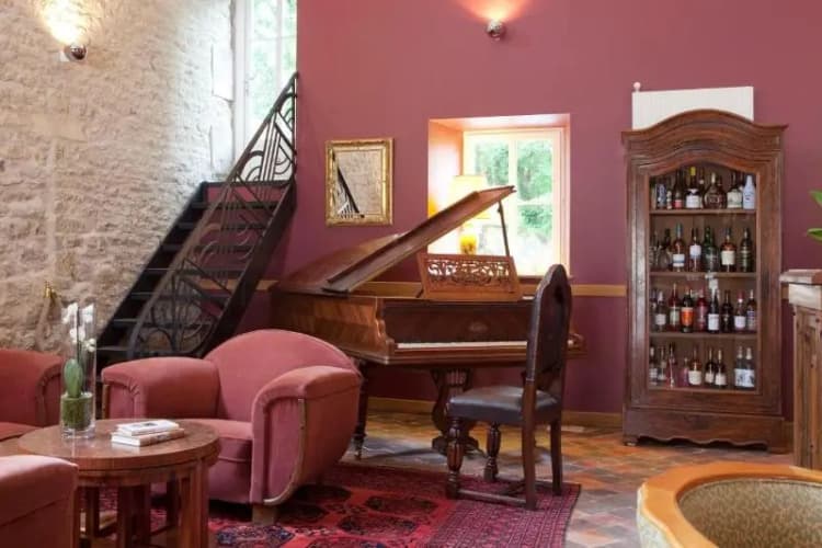 Logis Hotel la Source Bleue