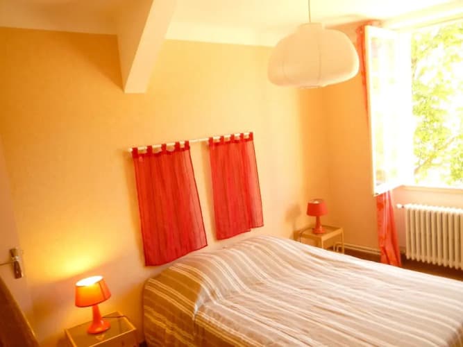 House With 6 Bedrooms in Banassac, With Wonderful Mountain View and En