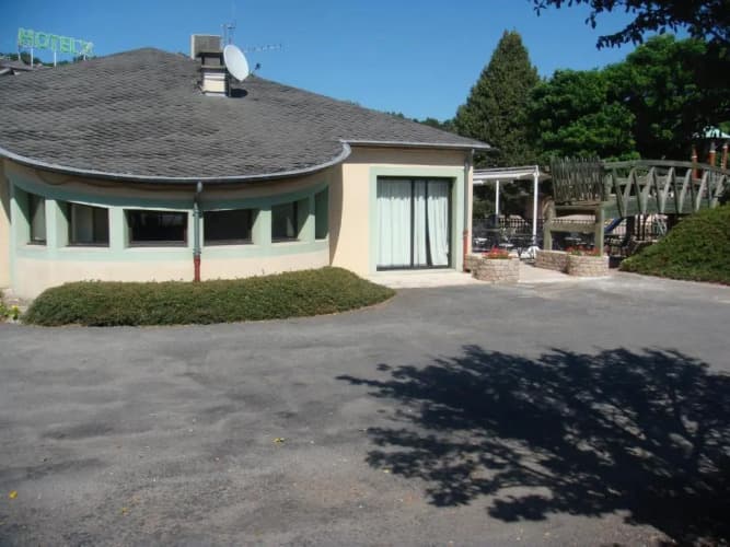 H¿tel-Restaurant Le Calice Du Gevaudan - A75