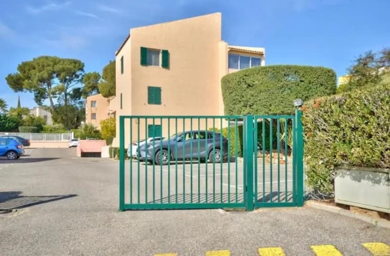 Studio avec piscines à 500m de la plage