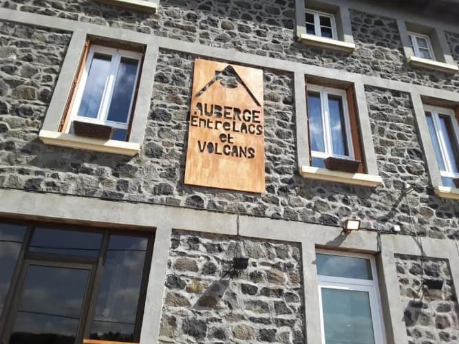 Entre Lacs et Volcans