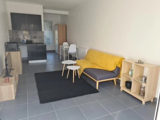 Jolie studio au calme avec jardin privatif.