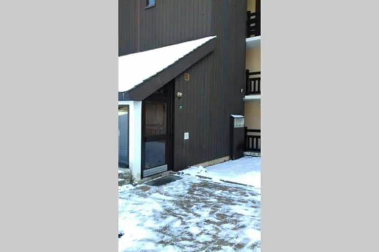 Studio mansardé 18 m2 climatisé avec piscine privée