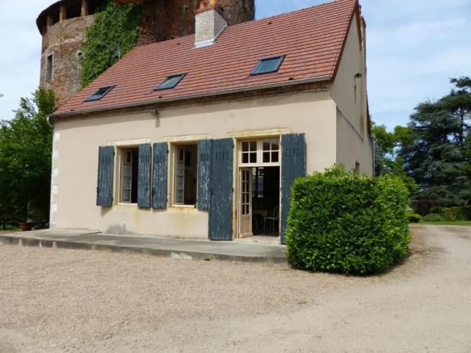 Gîte Dompierre-sur-Besbre, 4 pièces, 6 personnes - FR-1-489-112