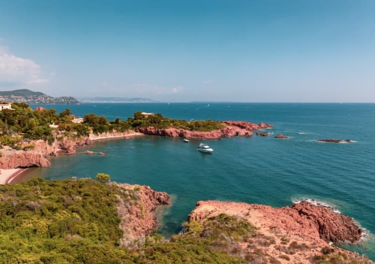 Plage Plage de l’Anse du Vieux Moulin à Grimaud, chiens interdits en été