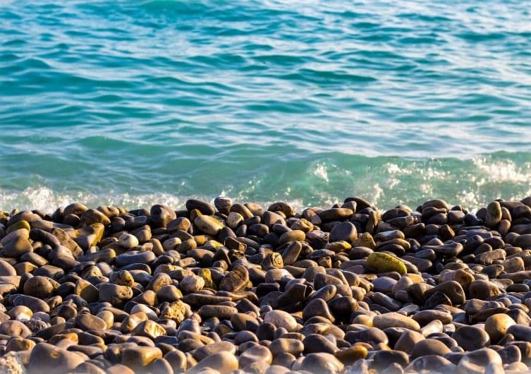 Plage Cani-plage – Menton à Menton, règle d'accès à vérifier
